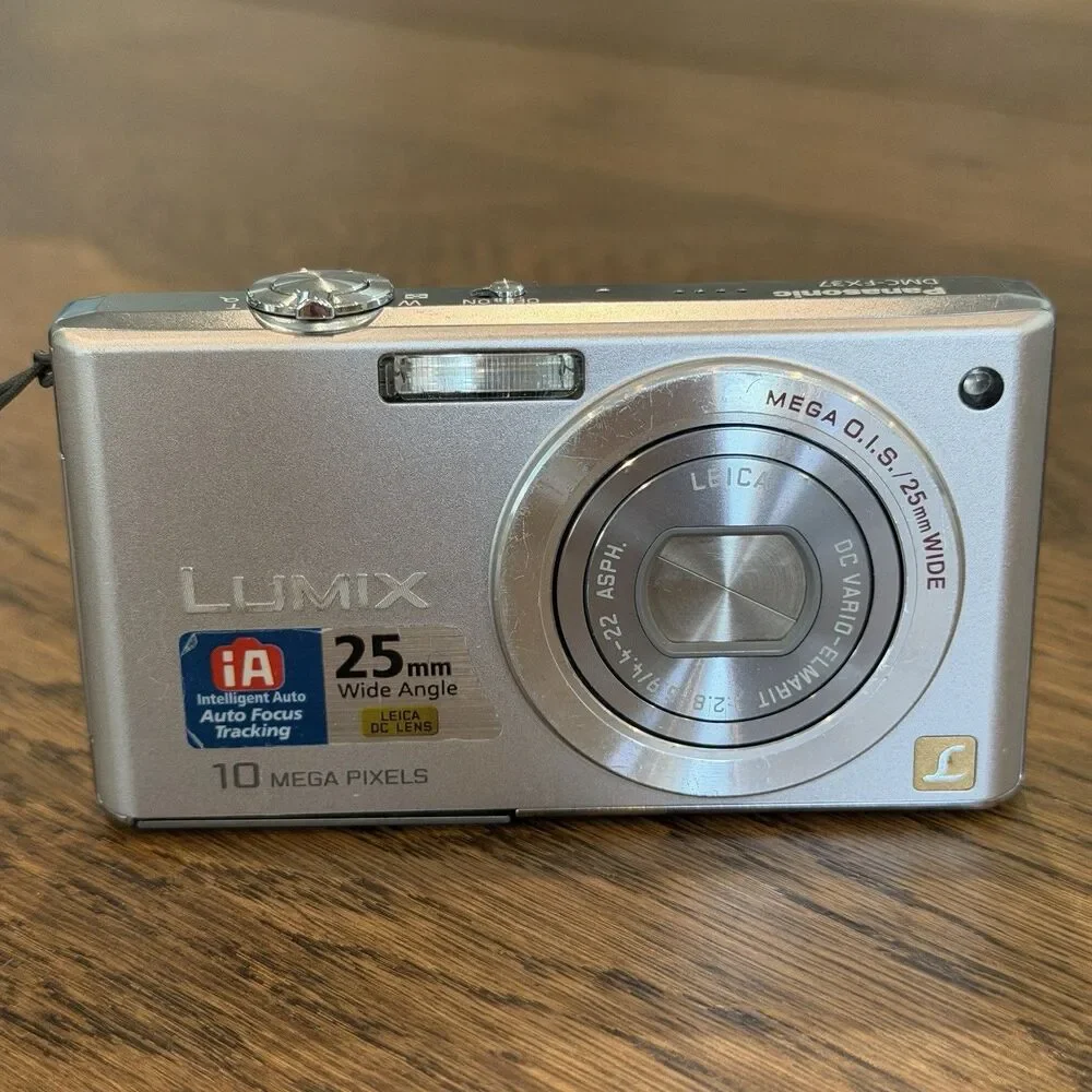Panasonic Lumix DMC FX37 Silver Camera Box Bundle Battery Charger SD card TESTED